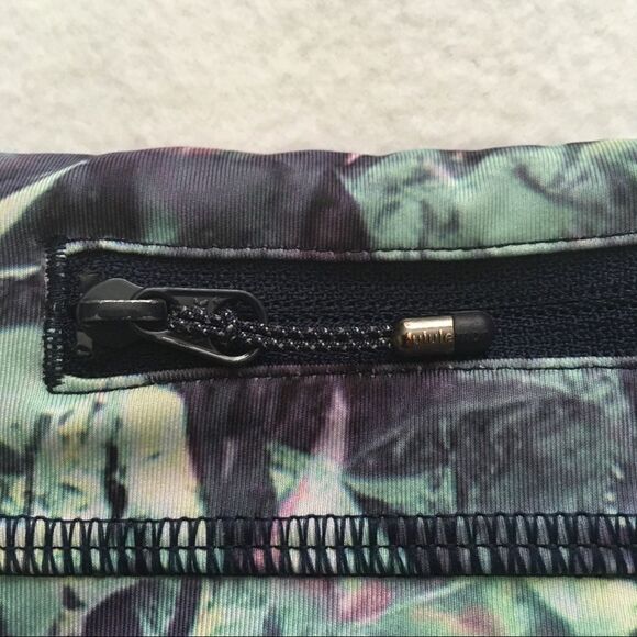 Lululemon Women Run Inspire Crop II All Full-On Luxtreme Iridescent Multi Blue 6 - Picture 7 of 8